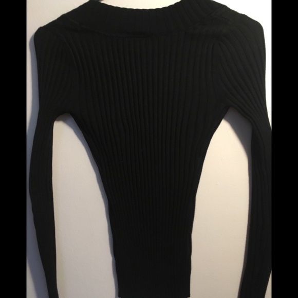 Deep V-neck black sweater - Picture 7 of 7